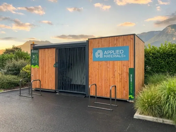 Article de blog 'Bycommute pose un abri vélos chez Applied Materials' cover image.webp