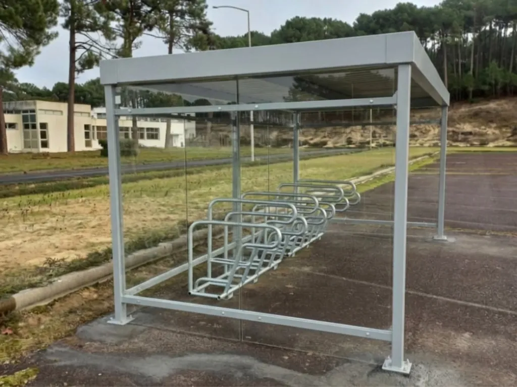ByCommute installe un abri vélos pour la Direction Générale des Armées à Biscarosse.webp