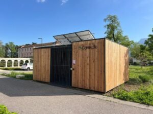 ByCommute bike shelter in recycled, secure and eco-responsible maritime containers, equipped with solar panels for sustainable, autonomous bike parking in public spaces.