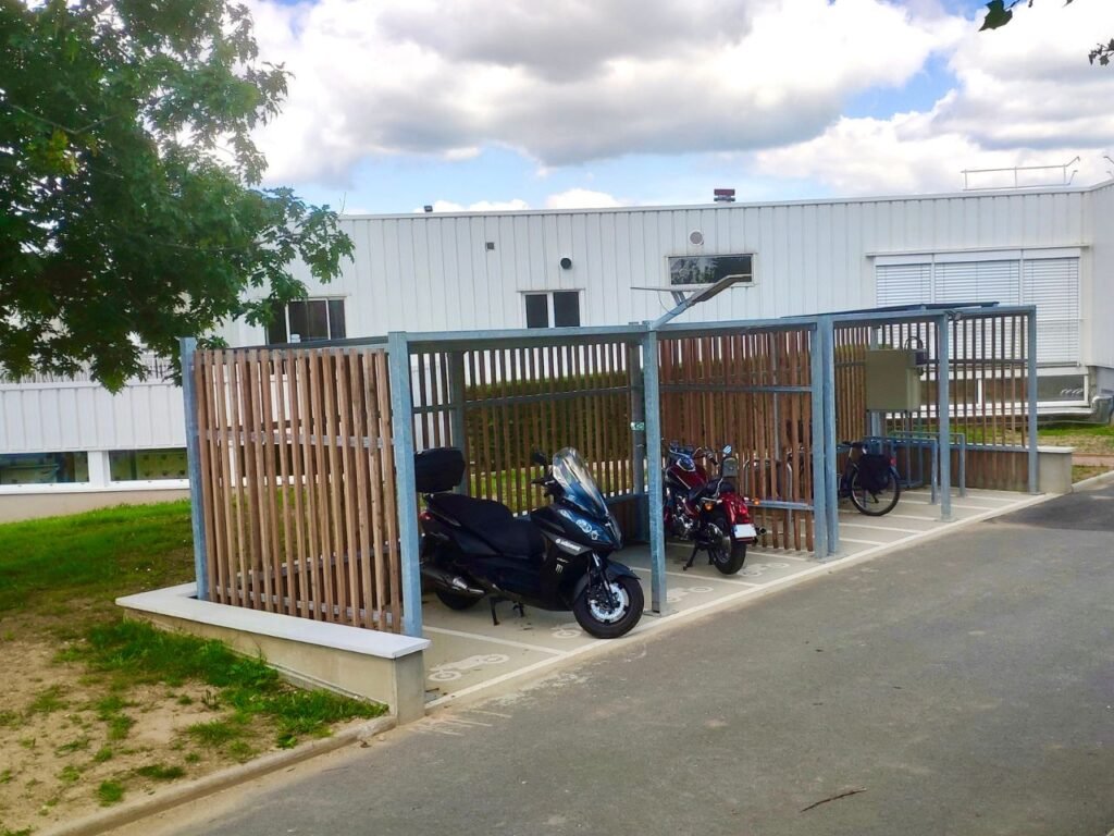 Refugio de madera para bicicletas ByCommute: ideal para resguardar tus dos ruedas